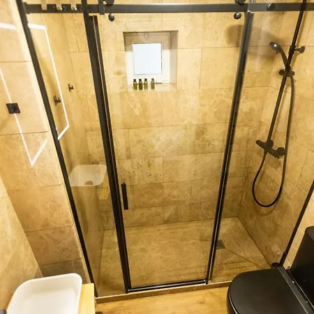 Lances Penthouses