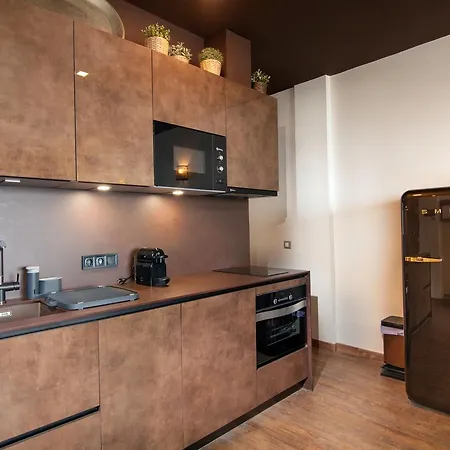 Lances Penthouses *