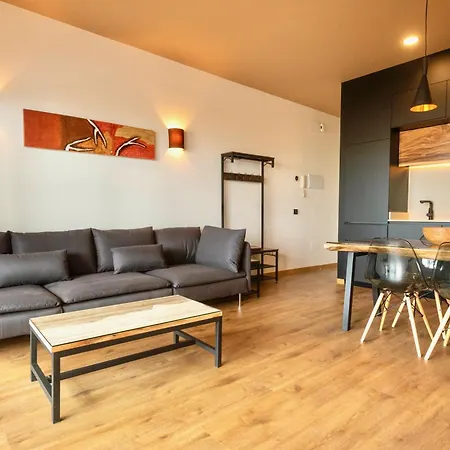Lances Penthouses *